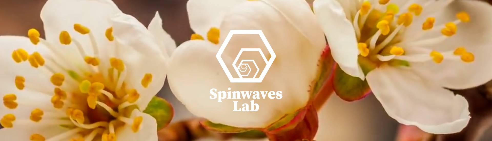 Bloemen met tekst Spinwaves Lab erin